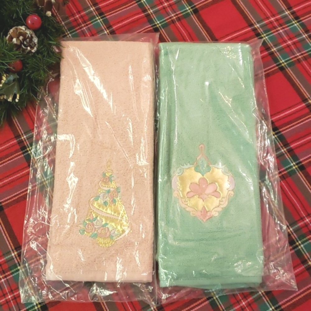 Pair of Pastel Christmas Hand Towels New